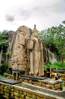 footsteps-at-the-aukana-buddha-6