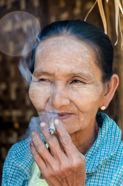 A Mar Tin – smoking cheroot at the village