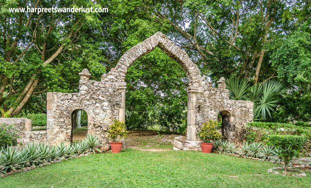 The ruined archway in the grounds of our Hacienda