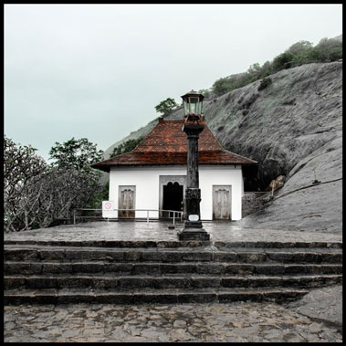 footsteps-in-dambulla-4