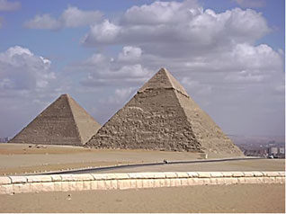 footsteps-inegypt-the-great-pyramids-of-giza-2