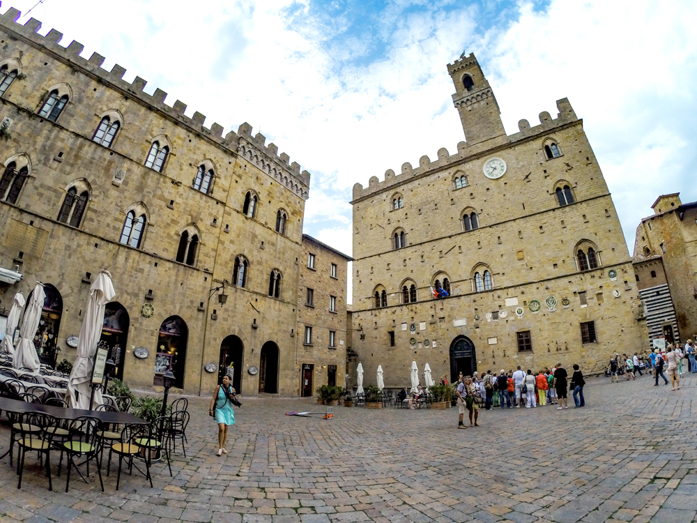 The Clock Tower: This is actually in Volterra, where Twilight is based. But it was filmed in Montepulciano. 