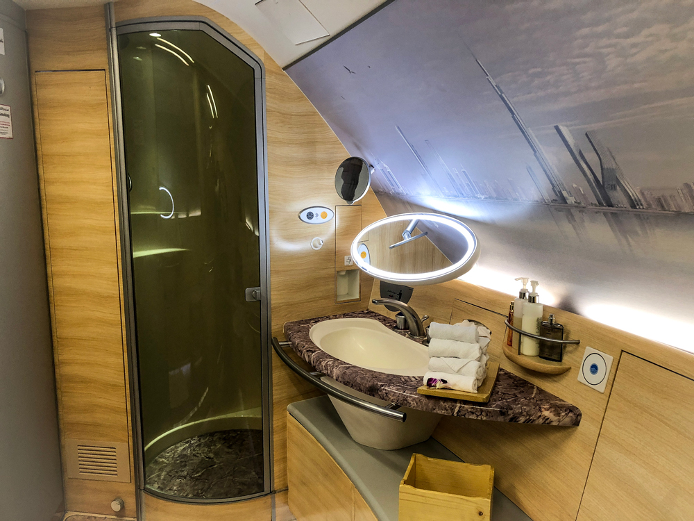 Emirates-A380-Bathroom