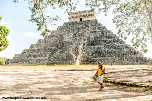 ...and there she is, the first sighting of the grand Mayan pyramid!